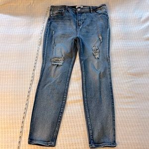 NWOT tummy control distressed skinny jeans
